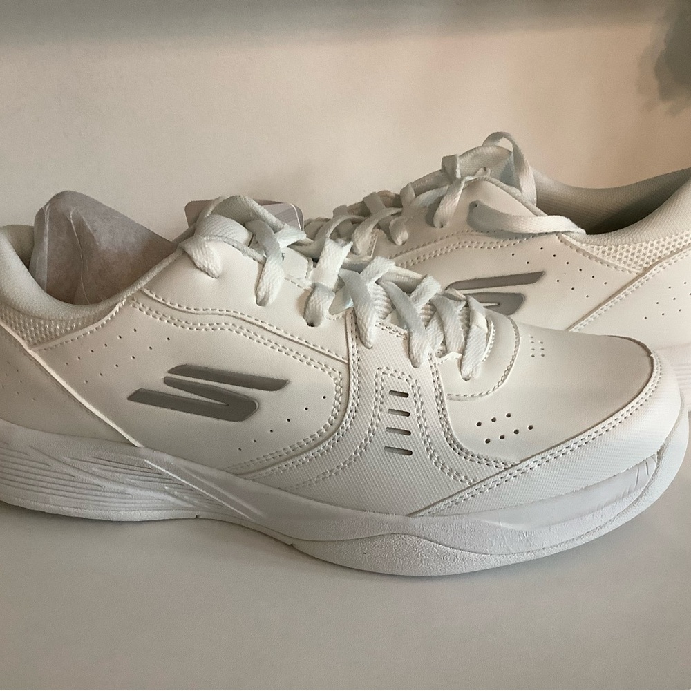 Skechers Womens size 10 White Pickleball Shoes